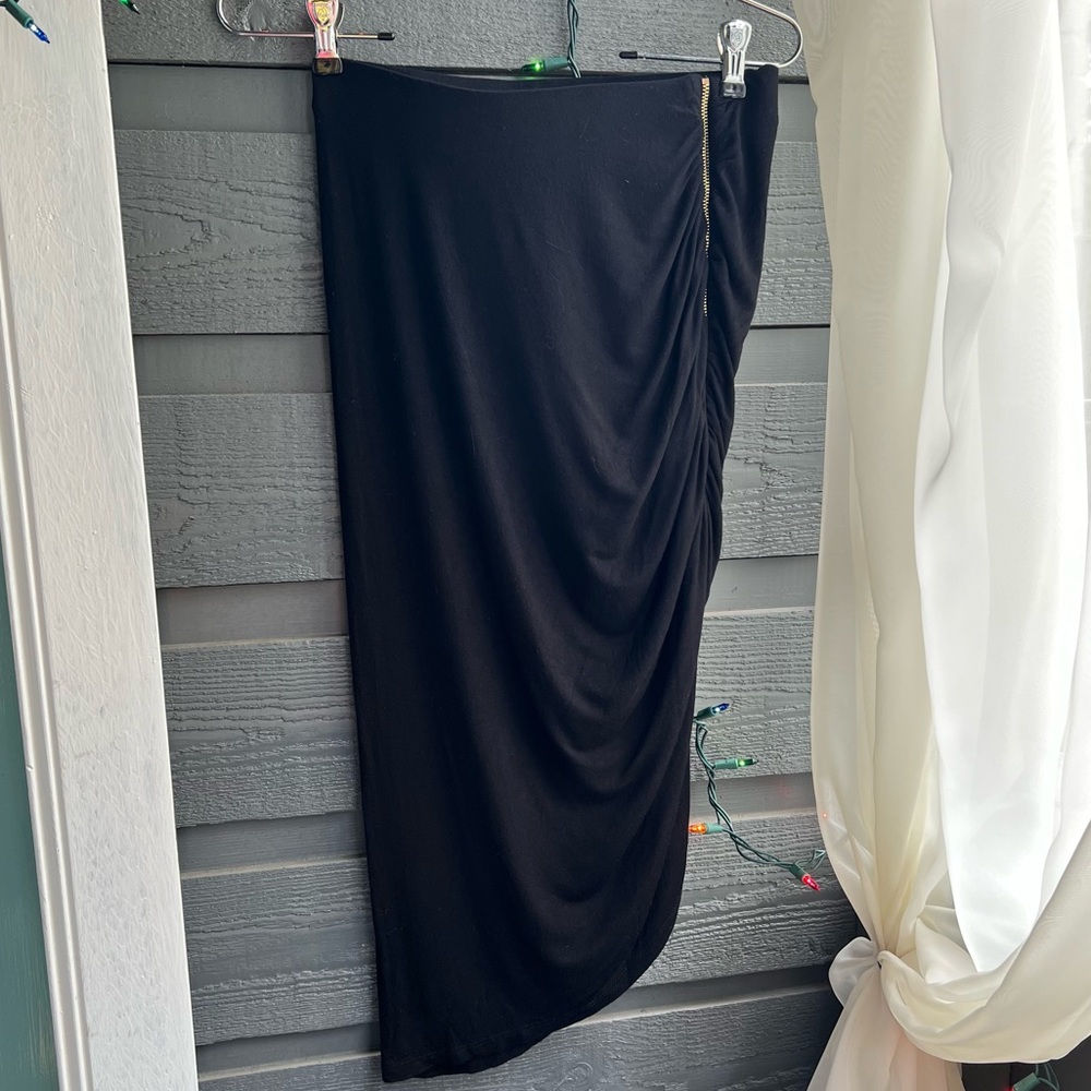Guess skirt with gold zipper